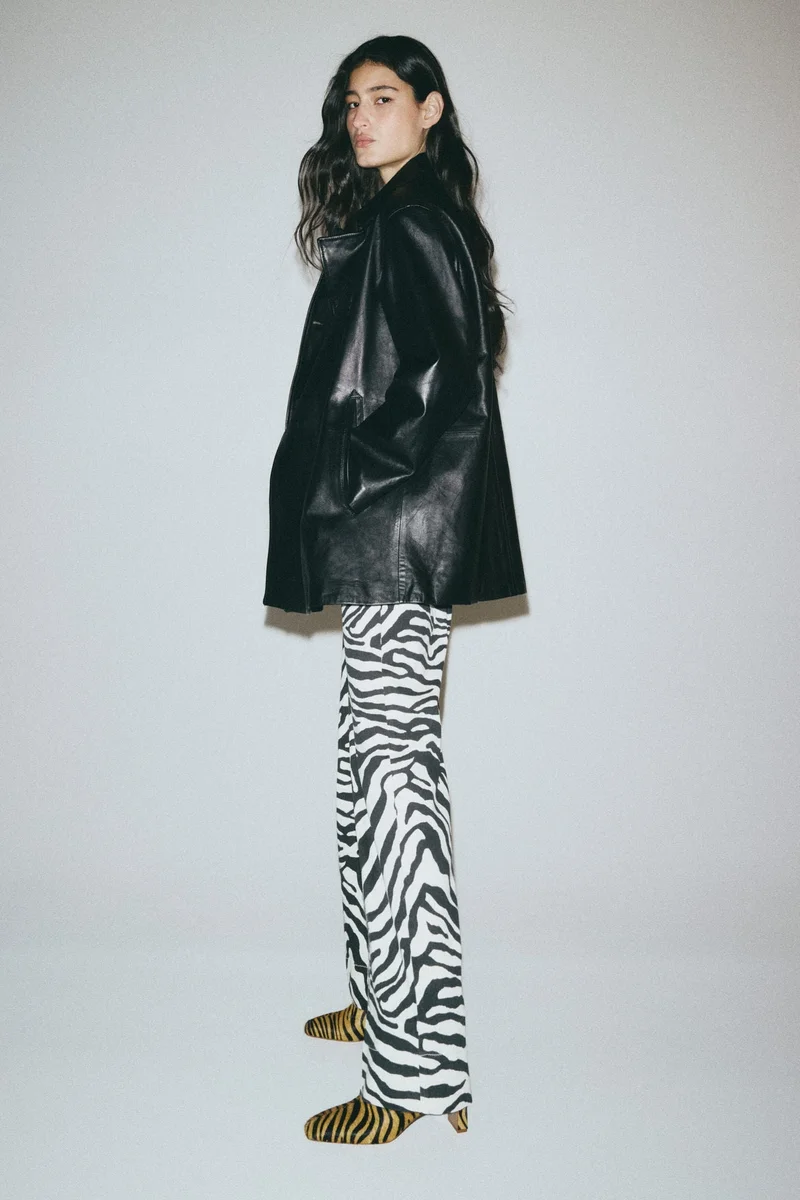 اتش اند ام بنطلون من نسيج الكانفاس